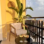 Апартаменты Sunsethome Modern 2 Beds With Sea View